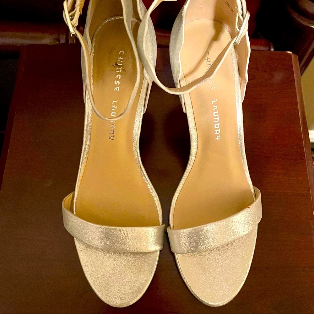 Chinese Laundry brushed silver heels sz 9.5